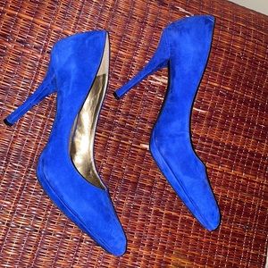BCBG blue pumps , pre owned in good condition